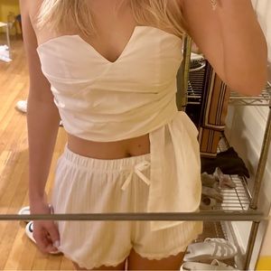 White ruched V cut crop top